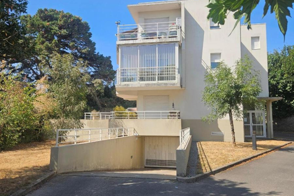 Stationnement de 14 m² à louer à SAINT NAZAIRE